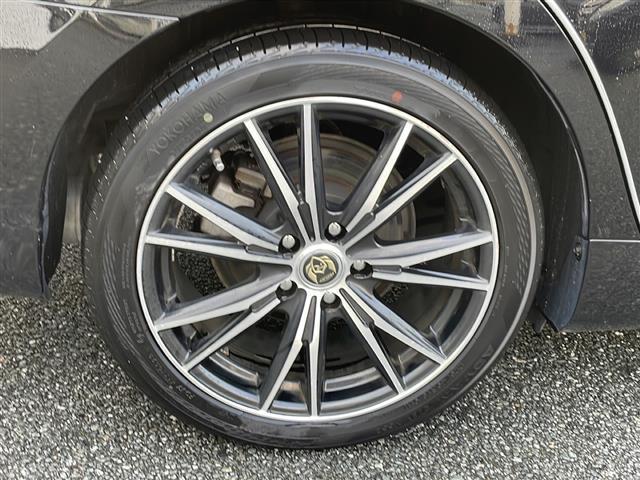 カムリ ハイブリッド　レザーパッケージ　純正ナビ／ＤＶＤ／ＢＤ／ＳＤ／ＭＳＶ／ＢＴ／ＵＳＢ／ＡＵＸ　純正フルセグ　Ｂカメラ　黒革　前席パワーシート　前席シートヒーター　純正ＨＩＤ　純正フォグ　オートライト　社外１８インチＡＷ　革巻ステア（37枚目）