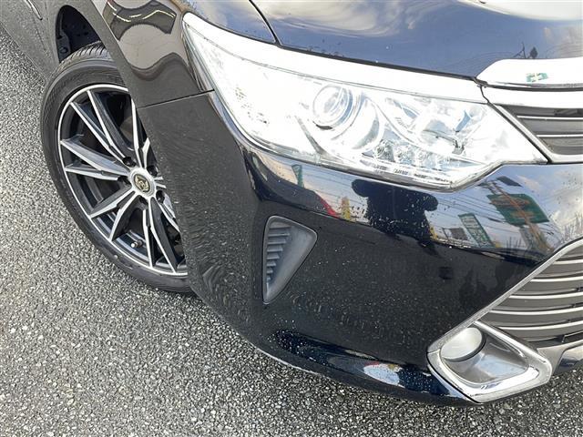 カムリ ハイブリッド　レザーパッケージ　純正ナビ／ＤＶＤ／ＢＤ／ＳＤ／ＭＳＶ／ＢＴ／ＵＳＢ／ＡＵＸ　純正フルセグ　Ｂカメラ　黒革　前席パワーシート　前席シートヒーター　純正ＨＩＤ　純正フォグ　オートライト　社外１８インチＡＷ　革巻ステア（38枚目）