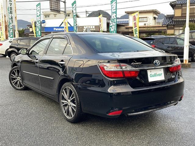 カムリ ハイブリッド　レザーパッケージ　純正ナビ／ＤＶＤ／ＢＤ／ＳＤ／ＭＳＶ／ＢＴ／ＵＳＢ／ＡＵＸ　純正フルセグ　Ｂカメラ　黒革　前席パワーシート　前席シートヒーター　純正ＨＩＤ　純正フォグ　オートライト　社外１８インチＡＷ　革巻ステア（43枚目）