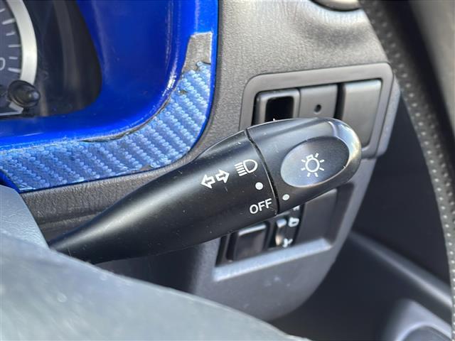 ジムニー ＸＣ　リフトアップ２インチ　社外１６インチＡＷ　社外バンパー　社外ヘッドライト　社外フォグランプ　社外テールランプ　社外カーボンボンネット　社外グリル　社外マフラー　純正キーレス　純正フロアマット（5枚目）