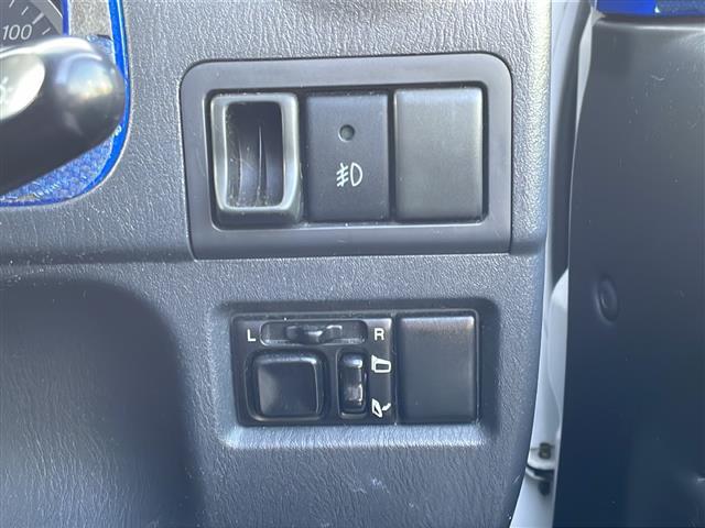 ジムニー ＸＣ　リフトアップ２インチ　社外１６インチＡＷ　社外バンパー　社外ヘッドライト　社外フォグランプ　社外テールランプ　社外カーボンボンネット　社外グリル　社外マフラー　純正キーレス　純正フロアマット（12枚目）