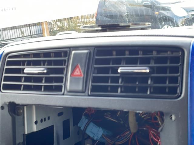 ジムニー ＸＣ　リフトアップ２インチ　社外１６インチＡＷ　社外バンパー　社外ヘッドライト　社外フォグランプ　社外テールランプ　社外カーボンボンネット　社外グリル　社外マフラー　純正キーレス　純正フロアマット（16枚目）