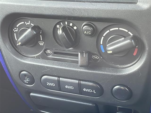 ジムニー ＸＣ　リフトアップ２インチ　社外１６インチＡＷ　社外バンパー　社外ヘッドライト　社外フォグランプ　社外テールランプ　社外カーボンボンネット　社外グリル　社外マフラー　純正キーレス　純正フロアマット（17枚目）