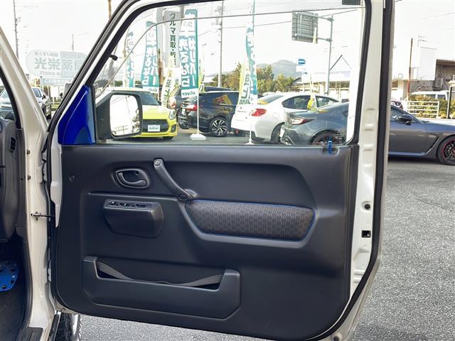 ジムニー ＸＣ　リフトアップ２インチ　社外１６インチＡＷ　社外バンパー　社外ヘッドライト　社外フォグランプ　社外テールランプ　社外カーボンボンネット　社外グリル　社外マフラー　純正キーレス　純正フロアマット（20枚目）