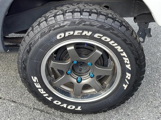 ジムニー ＸＣ　リフトアップ２インチ　社外１６インチＡＷ　社外バンパー　社外ヘッドライト　社外フォグランプ　社外テールランプ　社外カーボンボンネット　社外グリル　社外マフラー　純正キーレス　純正フロアマット（41枚目）