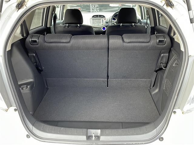 フィットハイブリッド ナビプレミアムセレクション 純正ナビ/DVD/MSV/ワンセグ Bカメラ 純正HID オートライト 純正15インチAW 革巻きステア ステアリングスイッチ パドルシフト クルコン 前席シートヒーター スマートキー ETC(15枚目)