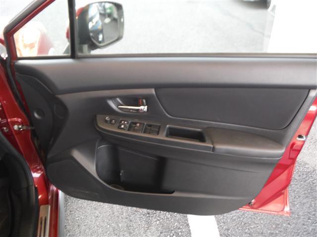 ＸＶ ２．０ｉ－Ｌ　アイサイト　１オナ　ブルートゥース　自動追従　Ｂカメ　ナビテレビ　地デジ　ＡＷＤ　電動パワーシート　ＤＶＤ再生　ＡＵＴＯライト　ＰＷ　ＥＴＣ車載器　パワステ　メモリーナビ　オートエアコン　ＡＢＳ　キーレス（6枚目）