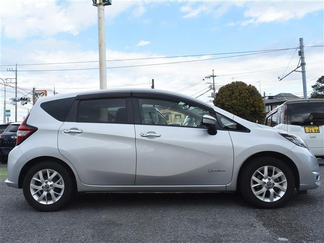 ノート e-パワー X Vセレクション アラウンドカメラ 運転席助手席エアバック Cソナー 寒冷地仕様 エアバッグ 横滑防止 地デジ BT接続 衝突被害軽減装置 Aライト LEDヘッドライト パワーウインドウ DVD ETC スマートキー(5枚目)