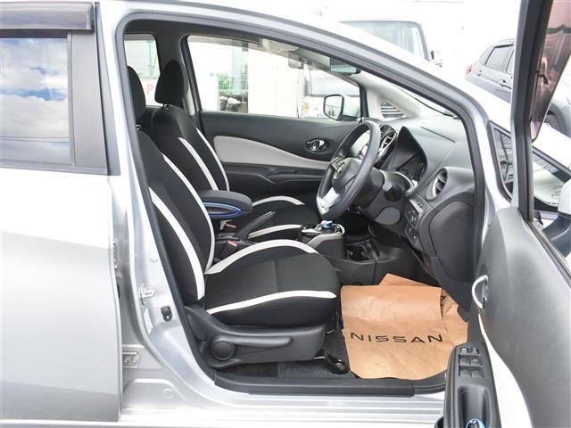 ノート e-パワー X Vセレクション アラウンドカメラ 運転席助手席エアバック Cソナー 寒冷地仕様 エアバッグ 横滑防止 地デジ BT接続 衝突被害軽減装置 Aライト LEDヘッドライト パワーウインドウ DVD ETC スマートキー(10枚目)