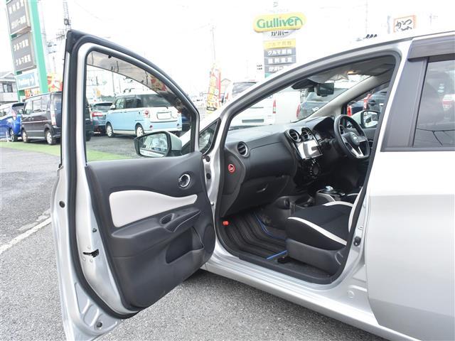 ノート e-パワー X Vセレクション アラウンドカメラ 運転席助手席エアバック Cソナー 寒冷地仕様 エアバッグ 横滑防止 地デジ BT接続 衝突被害軽減装置 Aライト LEDヘッドライト パワーウインドウ DVD ETC スマートキー(12枚目)