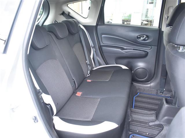 ノート e-パワー X Vセレクション アラウンドカメラ 運転席助手席エアバック Cソナー 寒冷地仕様 エアバッグ 横滑防止 地デジ BT接続 衝突被害軽減装置 Aライト LEDヘッドライト パワーウインドウ DVD ETC スマートキー(17枚目)