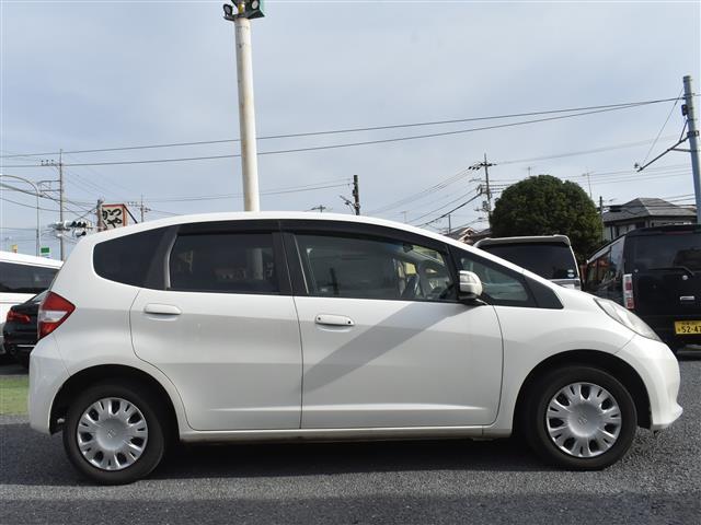 フィット 13G・スマートセレクション ファインスタイル ワンオーナー BTオーディオ 地デジTV ETC ドアバイザー インテリキー キーレス メモリナビ フルオートエアコン 1オーナー パワーウィンドウ 地デジTV ECON ETC オートライト(6枚目)