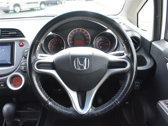 フィット 13G・スマートセレクション ファインスタイル ワンオーナー BTオーディオ 地デジTV ETC ドアバイザー インテリキー キーレス メモリナビ フルオートエアコン 1オーナー パワーウィンドウ 地デジTV ECON ETC オートライト(9枚目)