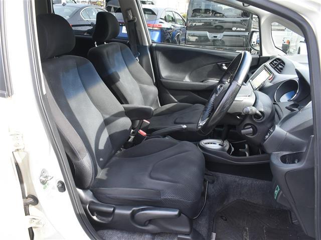 フィット 13G・スマートセレクション ファインスタイル ワンオーナー BTオーディオ 地デジTV ETC ドアバイザー インテリキー キーレス メモリナビ フルオートエアコン 1オーナー パワーウィンドウ 地デジTV ECON ETC オートライト(18枚目)