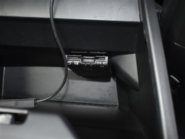 N-BOX G・Lパッケージ 両側パワスラ ETCバックカメラ ドアバイザー 両PSD I-STOP オートクルーズコントロール BTオーディオ カラーバックモニター 全席PW ナビテレビ 1セグ AAC 横滑り防止 DVD再生(6枚目)