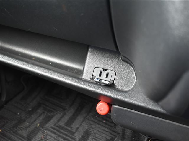 ハイエースバン スーパーＧＬ　ダークプライム　ベットキット　社外デジタルインナー　ＡＣ１００Ｖ　１００Ｗコンセント　両側スライド　ＢＴ接続　キーフリー　オートエアコン　Ｂカメ　パワーウィンド　ＬＥＤライト　パワーステアリング　オートライト　ＡＢＳ（7枚目）