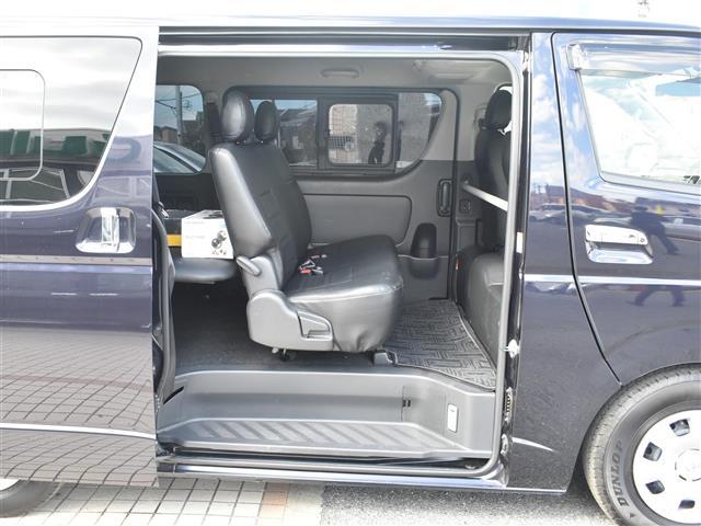 ハイエースバン スーパーＧＬ　ダークプライム　ベットキット　社外デジタルインナー　ＡＣ１００Ｖ　１００Ｗコンセント　両側スライド　ＢＴ接続　キーフリー　オートエアコン　Ｂカメ　パワーウィンド　ＬＥＤライト　パワーステアリング　オートライト　ＡＢＳ（24枚目）