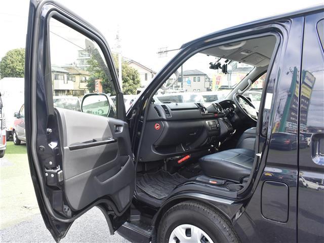 ハイエースバン スーパーＧＬ　ダークプライム　ベットキット　社外デジタルインナー　ＡＣ１００Ｖ　１００Ｗコンセント　両側スライド　ＢＴ接続　キーフリー　オートエアコン　Ｂカメ　パワーウィンド　ＬＥＤライト　パワーステアリング　オートライト　ＡＢＳ（26枚目）