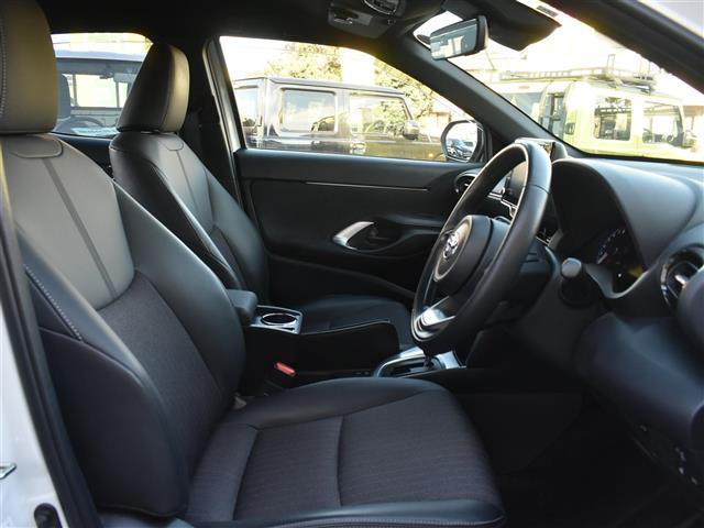 ヤリスクロス Ｚ　ハンズフリーパワーバックドア　ＥＴＣ２．０　ＢＬＵＥＴＯＯＴＨ　バックモニタ　ワンオーナ　横滑り防止システム　追従式クルーズコントロール　ＥＴＣ２．０　カーテンエアバッグ　エアコン　スマートキ－（13枚目）