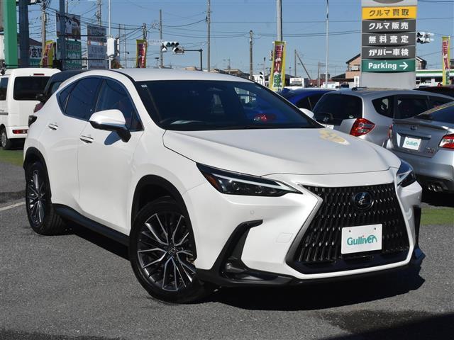 ＮＸ ＮＸ３５０ｈ　カラーヘッドアップ　ＢＳＭ　ＥＴＣ２．０　スマートキー　プリクラッシュセーフティ　フルセグＴＶ　ＡＣＣ　Ｂｌｕｅｔｏｏｔｈ　Ｐバックドア　オートライト　サイドエアバッグ　パノラマＭ　メモリーナビ（4枚目）