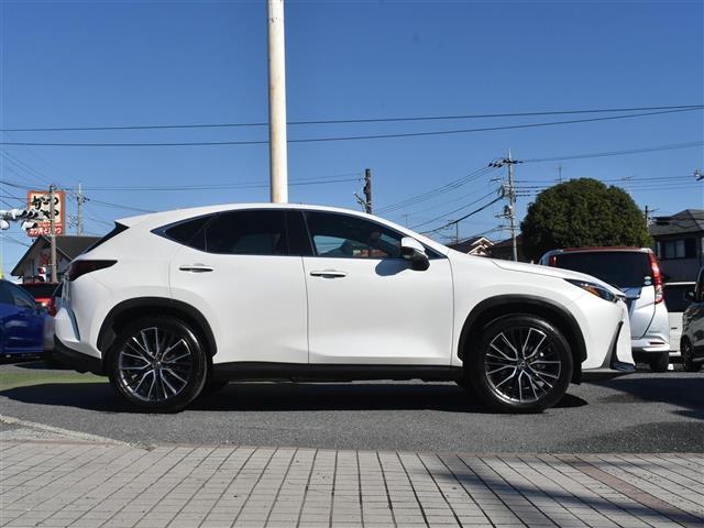 ＮＸ ＮＸ３５０ｈ　カラーヘッドアップ　ＢＳＭ　ＥＴＣ２．０　スマートキー　プリクラッシュセーフティ　フルセグＴＶ　ＡＣＣ　Ｂｌｕｅｔｏｏｔｈ　Ｐバックドア　オートライト　サイドエアバッグ　パノラマＭ　メモリーナビ（6枚目）