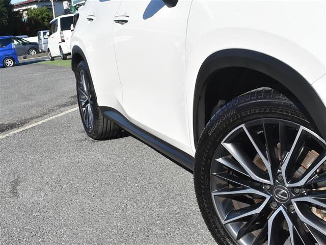 ＮＸ ＮＸ３５０ｈ　カラーヘッドアップ　ＢＳＭ　ＥＴＣ２．０　スマートキー　プリクラッシュセーフティ　フルセグＴＶ　ＡＣＣ　Ｂｌｕｅｔｏｏｔｈ　Ｐバックドア　オートライト　サイドエアバッグ　パノラマＭ　メモリーナビ（7枚目）