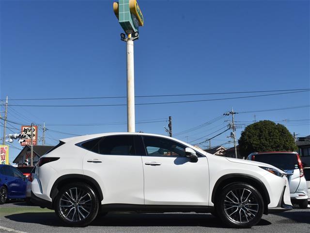 ＮＸ ＮＸ３５０ｈ　カラーヘッドアップ　ＢＳＭ　ＥＴＣ２．０　スマートキー　プリクラッシュセーフティ　フルセグＴＶ　ＡＣＣ　Ｂｌｕｅｔｏｏｔｈ　Ｐバックドア　オートライト　サイドエアバッグ　パノラマＭ　メモリーナビ（11枚目）