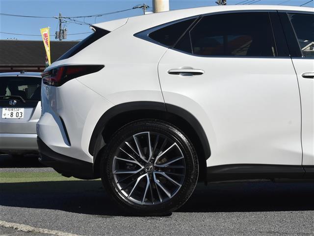 ＮＸ ＮＸ３５０ｈ　カラーヘッドアップ　ＢＳＭ　ＥＴＣ２．０　スマートキー　プリクラッシュセーフティ　フルセグＴＶ　ＡＣＣ　Ｂｌｕｅｔｏｏｔｈ　Ｐバックドア　オートライト　サイドエアバッグ　パノラマＭ　メモリーナビ（12枚目）