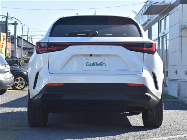 ＮＸ ＮＸ３５０ｈ　カラーヘッドアップ　ＢＳＭ　ＥＴＣ２．０　スマートキー　プリクラッシュセーフティ　フルセグＴＶ　ＡＣＣ　Ｂｌｕｅｔｏｏｔｈ　Ｐバックドア　オートライト　サイドエアバッグ　パノラマＭ　メモリーナビ（17枚目）