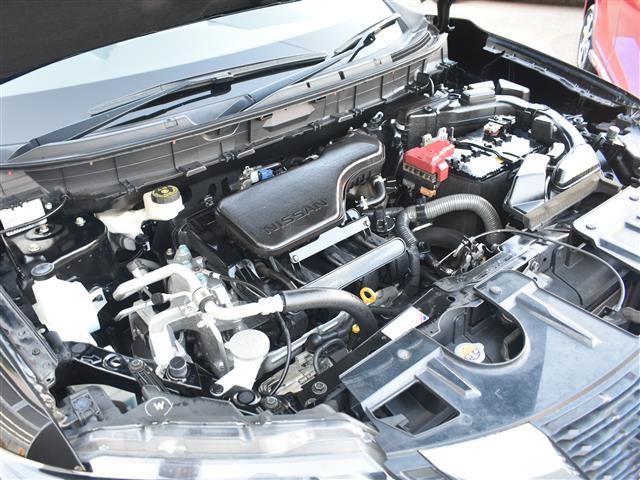 エクストレイル モード・プレミア　ハイコントラストインテリア　９インチナビ　アラウンドビュー　ＥＴＣ　アイドリングストップ　パワーウィンドウ　フルセグＴＶ　衝突被害軽減システム　ＬＥＤヘッドランプ　レザーシート　４ＷＤ　パワーバックドア　スマートキー　ＥＴＣ（7枚目）