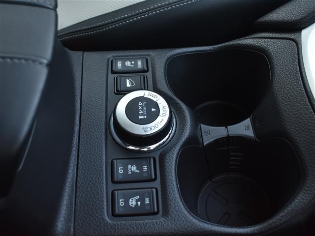 エクストレイル モード・プレミア　ハイコントラストインテリア　９インチナビ　アラウンドビュー　ＥＴＣ　アイドリングストップ　パワーウィンドウ　フルセグＴＶ　衝突被害軽減システム　ＬＥＤヘッドランプ　レザーシート　４ＷＤ　パワーバックドア　スマートキー　ＥＴＣ（17枚目）