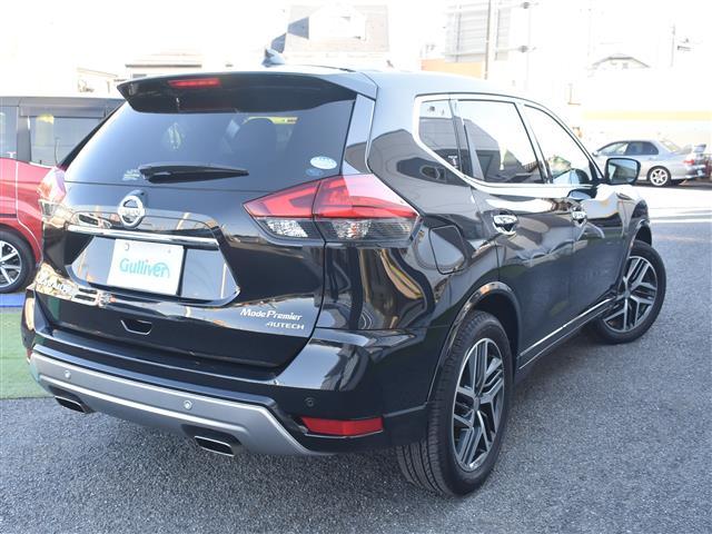 エクストレイル モード・プレミア　ハイコントラストインテリア　９インチナビ　アラウンドビュー　ＥＴＣ　アイドリングストップ　パワーウィンドウ　フルセグＴＶ　衝突被害軽減システム　ＬＥＤヘッドランプ　レザーシート　４ＷＤ　パワーバックドア　スマートキー　ＥＴＣ（28枚目）