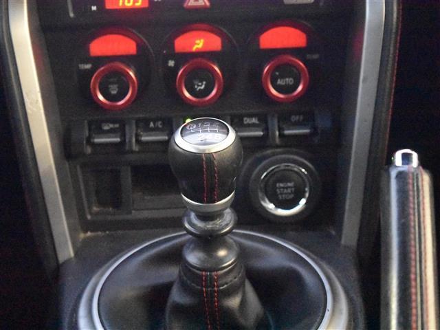 ８６ ＧＴ　ＢＬＩＴＺ車高調　ＡＤＶＡＮ　ＲａｃｉｎｇＡＷ　大型リアウィング　ブルートゥースオーディオ　キーフリ　ローダウン　エアロ　地デジ　スマートキ－　ＶＳＡ　オートエアコン　サイドＳＲＳ　助手席エアバッグ（32枚目）