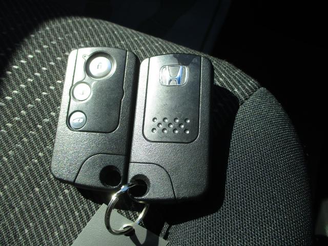 フリードハイブリッド ジャストセレクション オートクルーズコントロール スマートキー 電動スライドドア ディスプレイオーディオ ETC ECON機能 横滑り防止安全装備 ウォークスルー 3列シート7人乗り(8枚目)