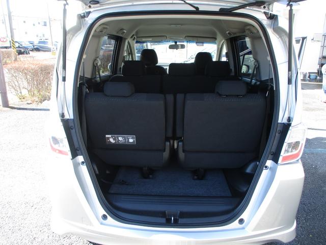 フリードハイブリッド ジャストセレクション オートクルーズコントロール スマートキー 電動スライドドア ディスプレイオーディオ ETC ECON機能 横滑り防止安全装備 ウォークスルー 3列シート7人乗り(13枚目)