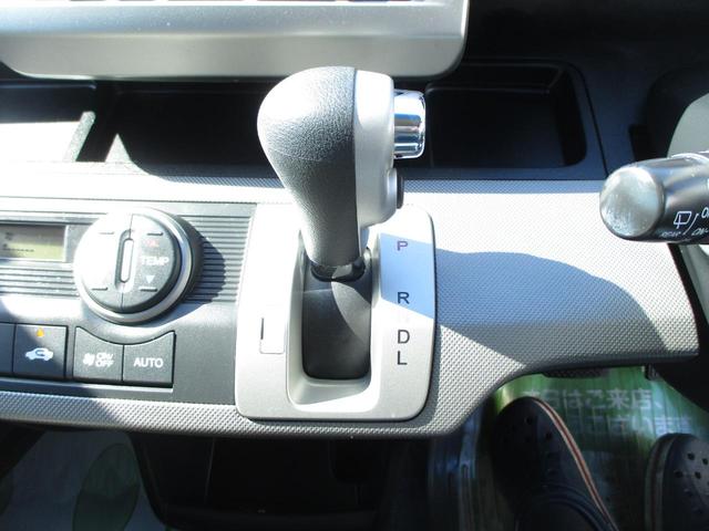 フリードハイブリッド ジャストセレクション オートクルーズコントロール スマートキー 電動スライドドア ディスプレイオーディオ ETC ECON機能 横滑り防止安全装備 ウォークスルー 3列シート7人乗り(28枚目)