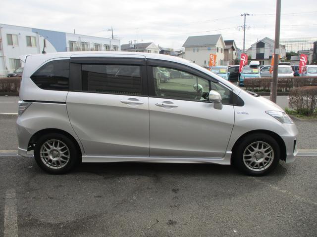 フリードハイブリッド ジャストセレクション オートクルーズコントロール スマートキー 電動スライドドア ディスプレイオーディオ ETC ECON機能 横滑り防止安全装備 ウォークスルー 3列シート7人乗り(44枚目)