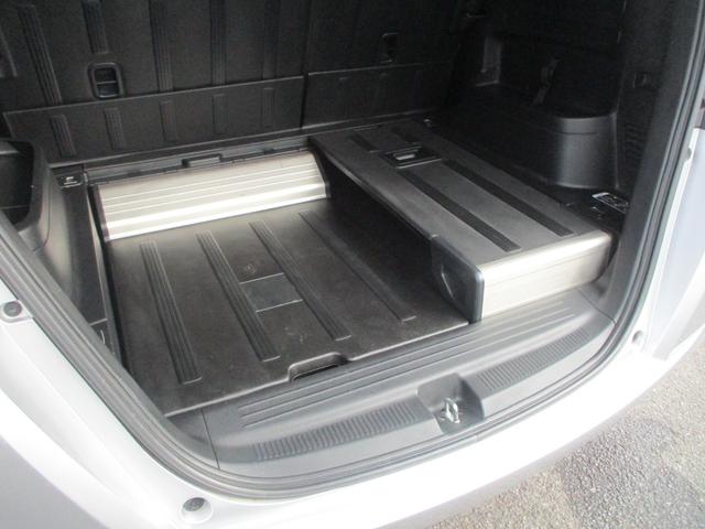 フリードスパイク G ジャストセレクション 純正オプションルーフィンサイドレール HIDライト ETC 純正ナビ TV USB 外部オーディオ接続 フルフラットシート(7枚目)