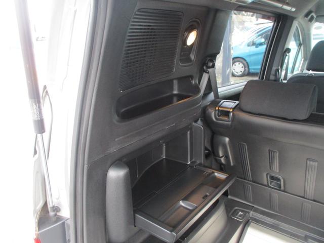 フリードスパイク G ジャストセレクション 純正オプションルーフィンサイドレール HIDライト ETC 純正ナビ TV USB 外部オーディオ接続 フルフラットシート(15枚目)