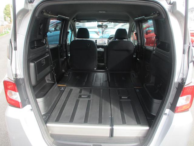 フリードスパイク G ジャストセレクション 純正オプションルーフィンサイドレール HIDライト ETC 純正ナビ TV USB 外部オーディオ接続 フルフラットシート(18枚目)