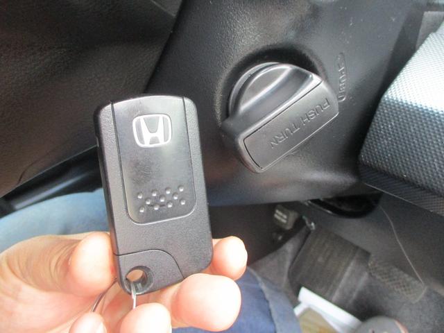 フリード G ジャストセレクション 中期モデル 両側電動スライドドア スマートキー オートクルーズコントロール ナビ ブルートゥースオーディオ TV ETC HIDライト ウォークスルー 3列シート6人乗り(10枚目)