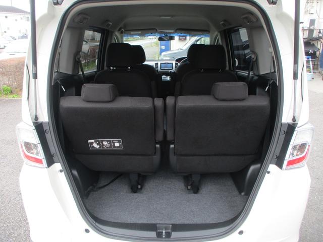 フリード G ジャストセレクション 中期モデル 両側電動スライドドア スマートキー オートクルーズコントロール ナビ ブルートゥースオーディオ TV ETC HIDライト ウォークスルー 3列シート6人乗り(13枚目)