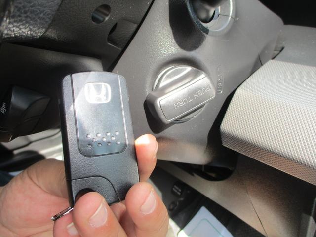 フリードハイブリッド ジャストセレクション スマートキー 電動スライドドア 純正ナビ バックカメラ ETC HIDライト オートクルーズコントロール 2列目キャプテンシートタイプ 3列シート6人乗り(9枚目)