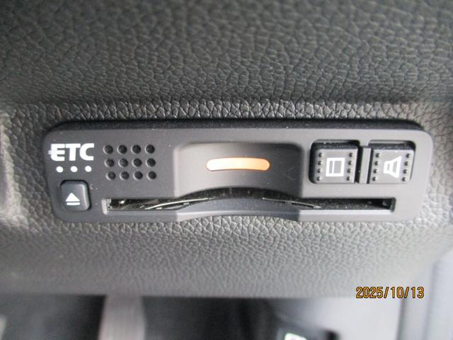 フリード＋ハイブリッド ハイブリッド・クロスターホンダセンシング　ワンオーナー　禁煙　ナビ　バックカメラ　ＥＴＣ　両側電動スライド　前後ドライブレコーダー　Ｂｌｕｅｔｏｏｔｈオーディオ　ホンダセンシング　フルセグ　ＣＤ　ＤＶＤ　レーダークルコン　両側スライドドア（5枚目）