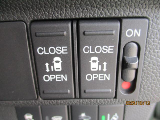 フリード＋ハイブリッド ハイブリッド・クロスターホンダセンシング　ワンオーナー　禁煙　ナビ　バックカメラ　ＥＴＣ　両側電動スライド　前後ドライブレコーダー　Ｂｌｕｅｔｏｏｔｈオーディオ　ホンダセンシング　フルセグ　ＣＤ　ＤＶＤ　レーダークルコン　両側スライドドア（12枚目）