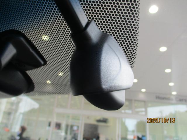 フリード＋ハイブリッド ハイブリッド・クロスターホンダセンシング　ワンオーナー　禁煙　ナビ　バックカメラ　ＥＴＣ　両側電動スライド　前後ドライブレコーダー　Ｂｌｕｅｔｏｏｔｈオーディオ　ホンダセンシング　フルセグ　ＣＤ　ＤＶＤ　レーダークルコン　両側スライドドア（14枚目）