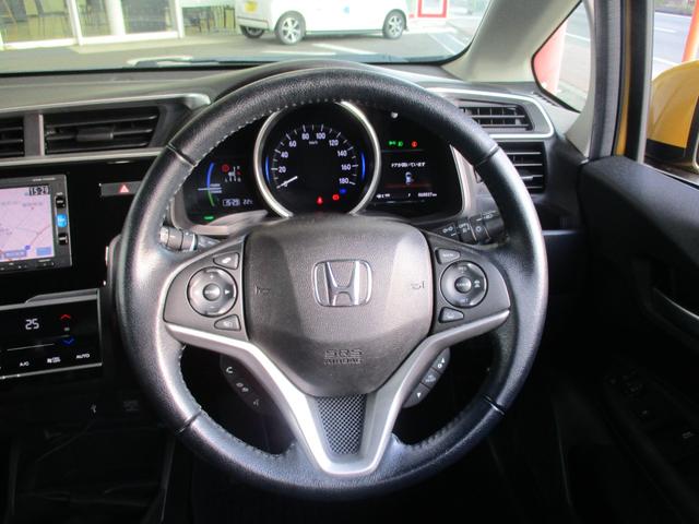 フィットハイブリッド Lホンダセンシング 禁煙車 ナビ バックカメラ ETC 前後ドラレコ ホンダセンシング ハイブリット スマートキー 軽減ブレーキ Rカメ LED サイドSRS 横滑り防止 ドライブレコーダー 記録簿 パワーステアリング(8枚目)