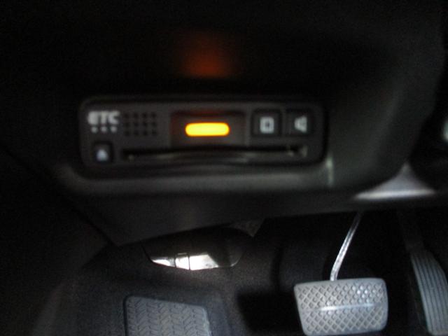 フィットハイブリッド Lホンダセンシング 禁煙車 ナビ バックカメラ ETC 前後ドラレコ ホンダセンシング ハイブリット スマートキー 軽減ブレーキ Rカメ LED サイドSRS 横滑り防止 ドライブレコーダー 記録簿 パワーステアリング(11枚目)