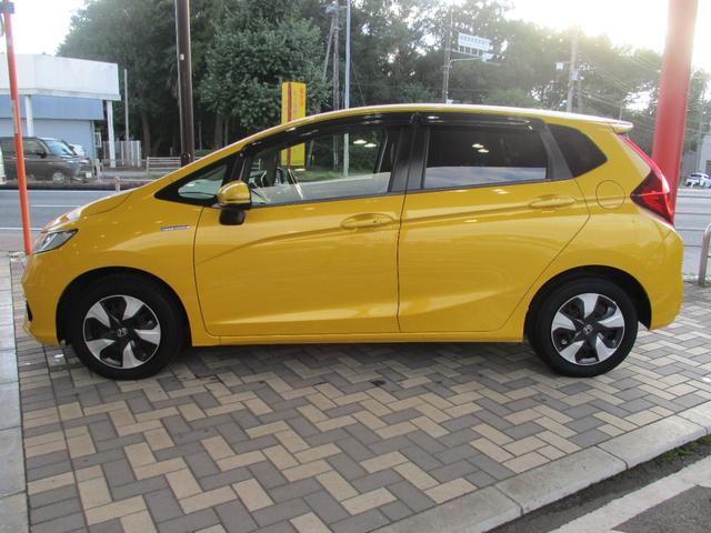 フィットハイブリッド Lホンダセンシング 禁煙車 ナビ バックカメラ ETC 前後ドラレコ ホンダセンシング ハイブリット スマートキー 軽減ブレーキ Rカメ LED サイドSRS 横滑り防止 ドライブレコーダー 記録簿 パワーステアリング(16枚目)