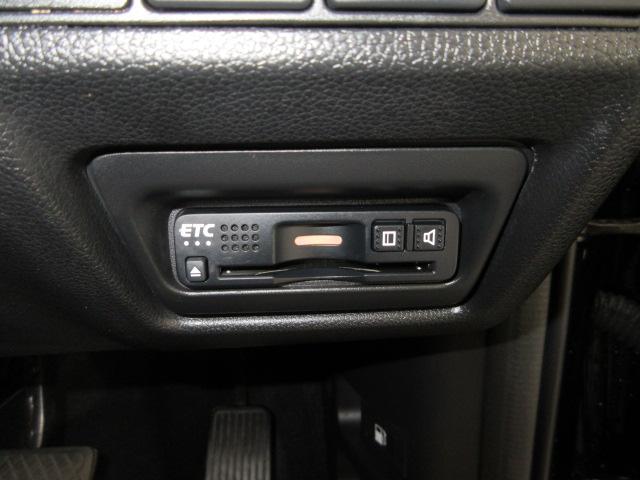 ステップワゴンスパーダ スパーダハイブリッドＧホンダセンシング　７人　ドラレコ　メモリーナビ　リアカメラ　両側電動スライドドア　ＥＴＣ　Ｂｌｕｅｔｏｏｔｈ　ＵＳＢ　純正アルミ　ドアバイザー　ＣＭＢＳ　ＬＫＡＳ　ブルートゥースオーディオ　リヤカメラ　スマキー　ＥＳＣ（11枚目）